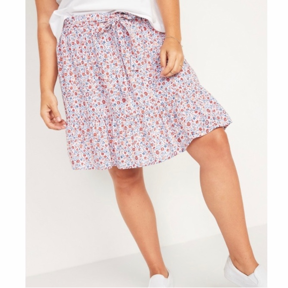 Old Navy Ditsy Floral High-Waisted Tiered Mini Swing Skirt